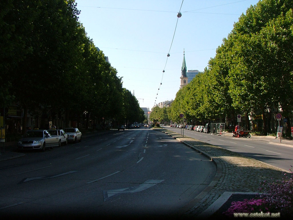 Улицы Вены, зелёный бульвар.