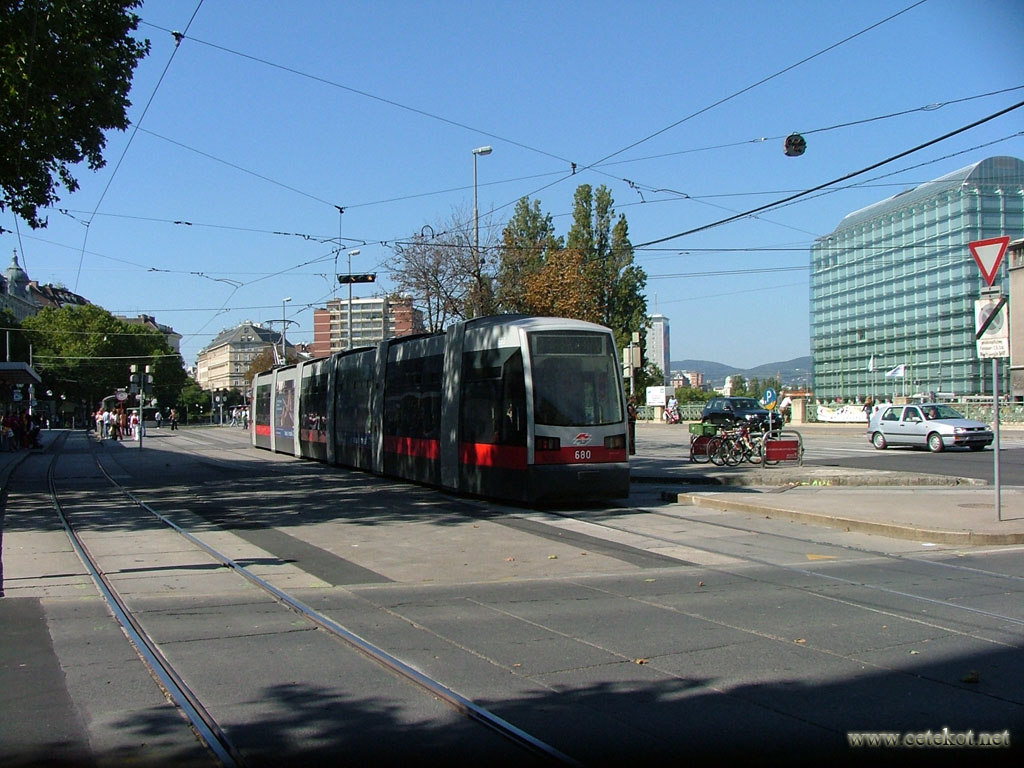 Вена: вредные трамваи, более свежий.