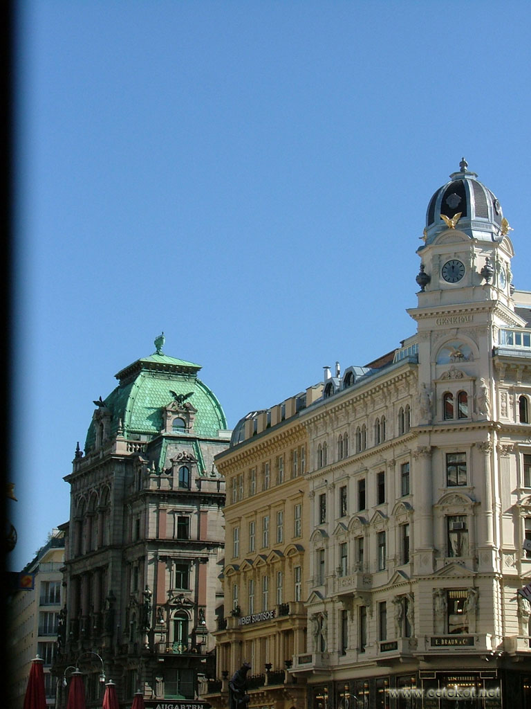 Улицы Вены, здание бывших текстильщиков.
