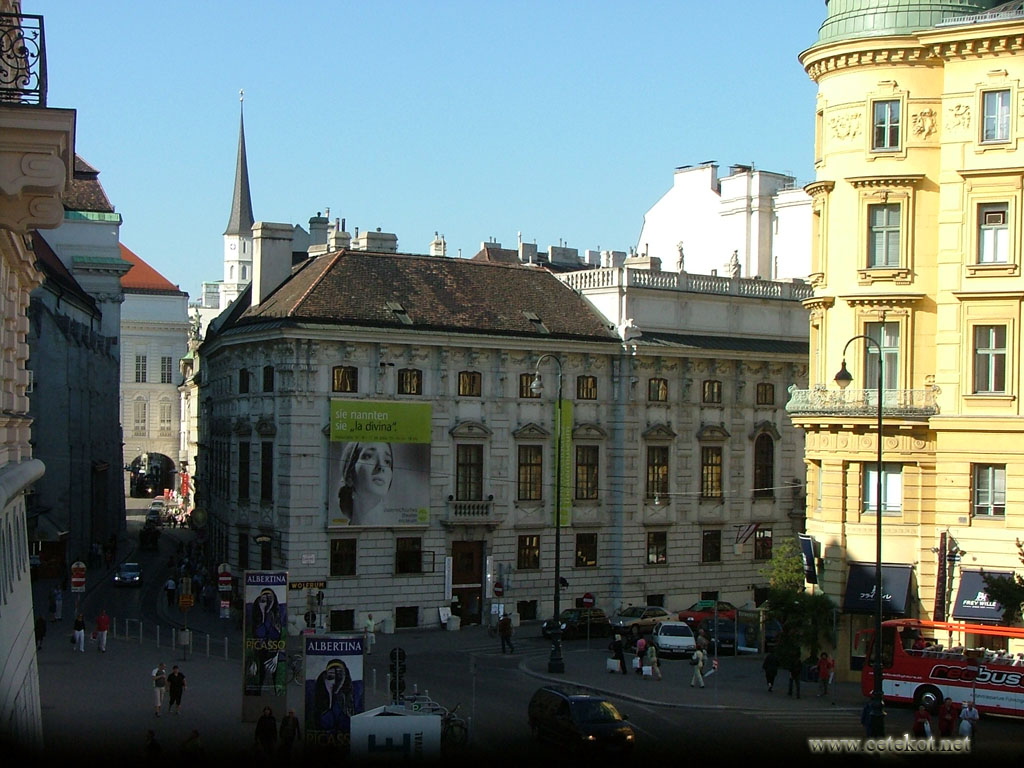 Улицы Вены, художественная галерея поближе.