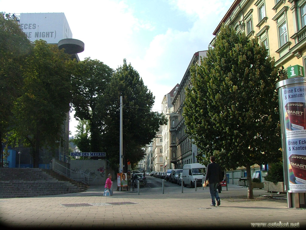 Улицы Вены: около Дома Моря.
