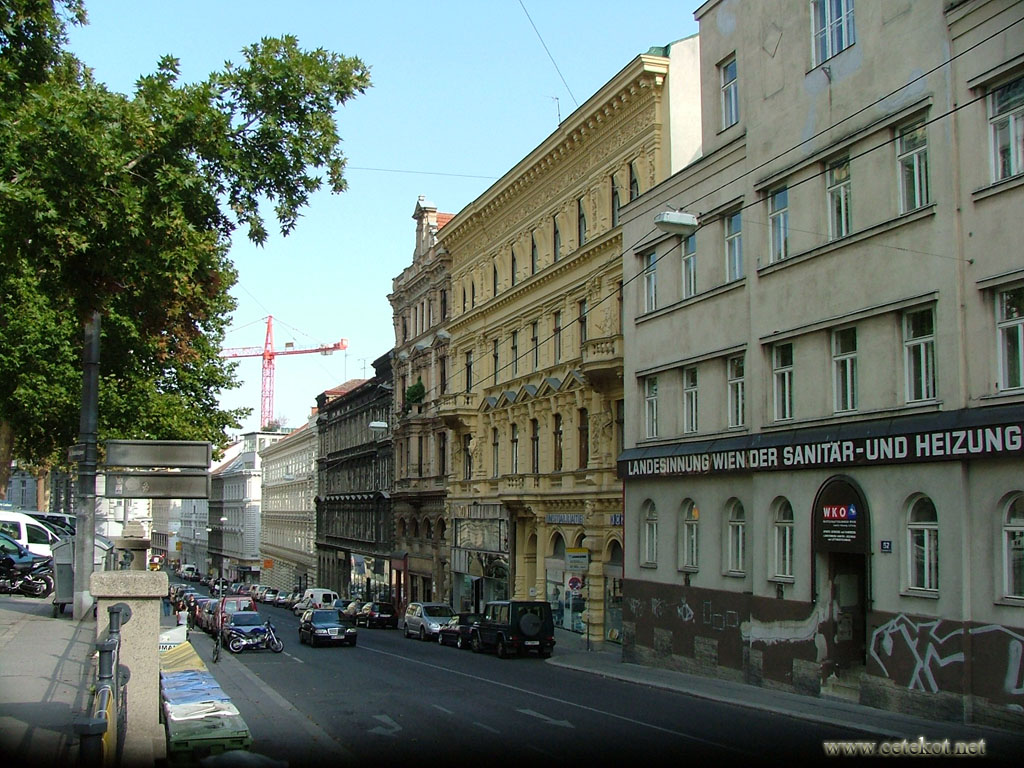 Улицы Вены: вниз от Дома Моря.