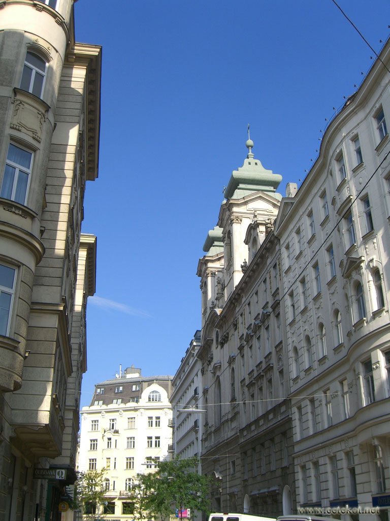 Улицы Вены, пересвеченные фасады.