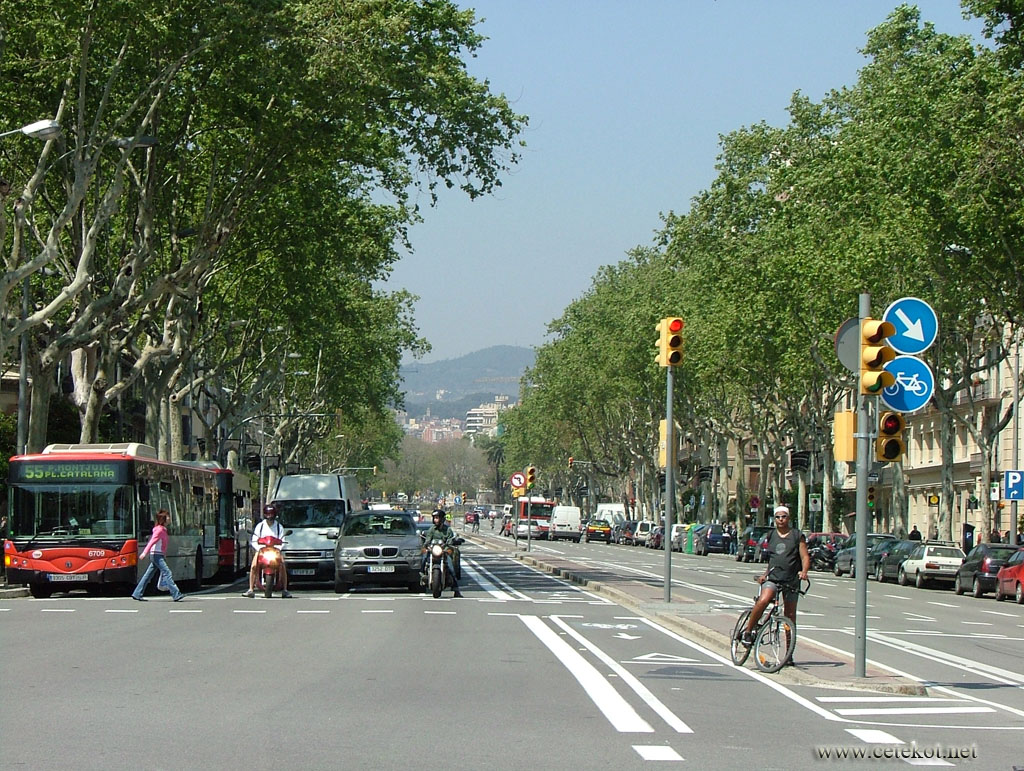 Барселона. Passeig de Sant Joan, ближе к горам.