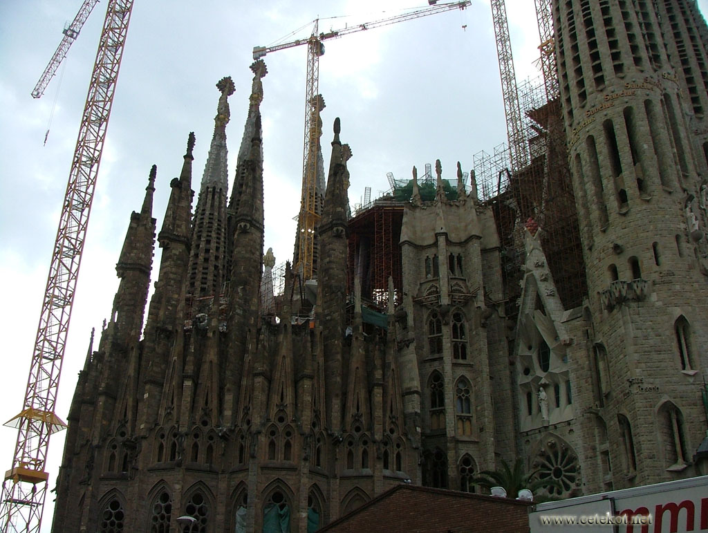 Барселона. Sagrada Familia, тёмный фасад поближе.