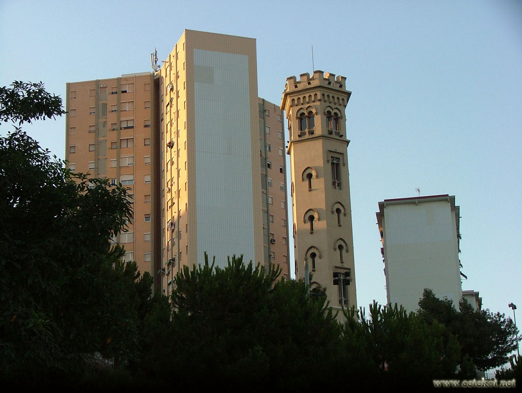 Барселона: та же башня в Sant Ildefons.