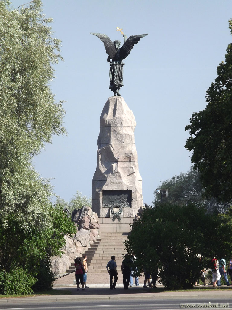 Таллин: памятник «Русалке»