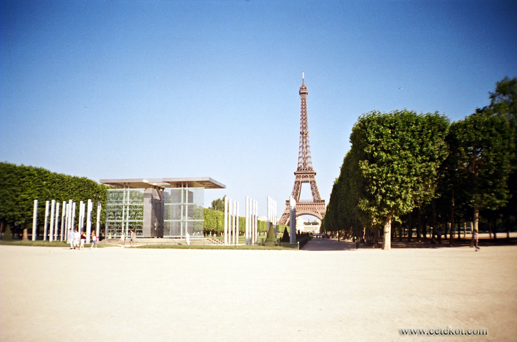 Париж: Эйфелева башня. Похоже?