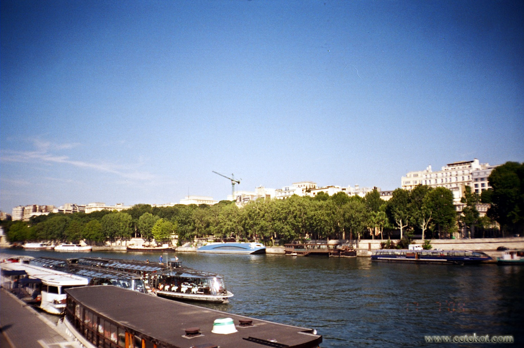 Париж: Сена июльским днем.