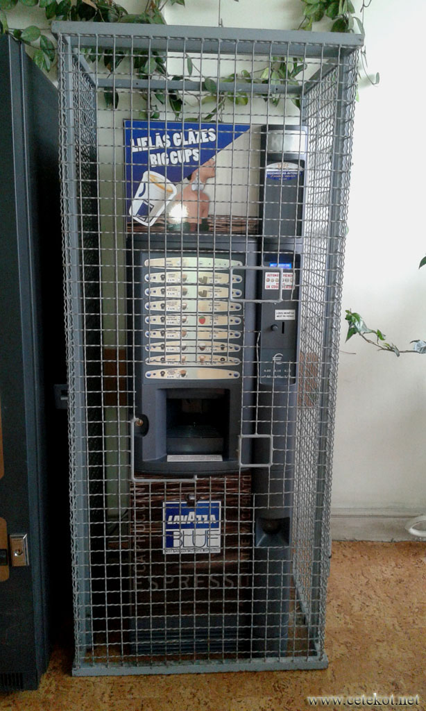 Кофейный автомат строгого режима.