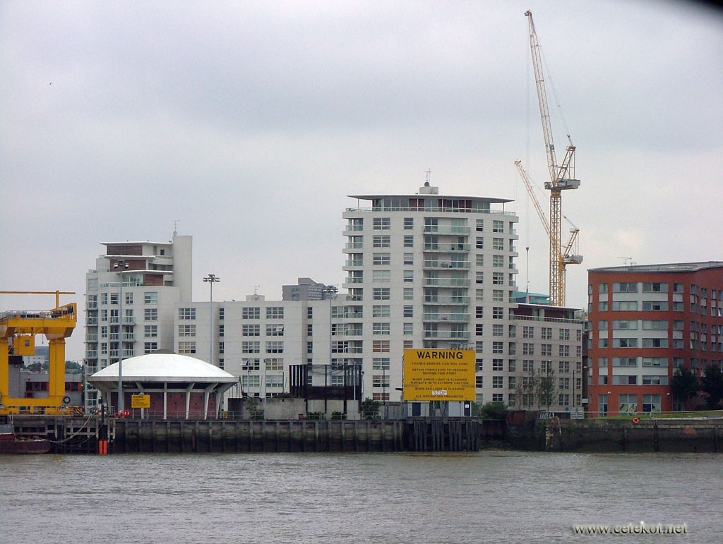 Canary Wharf. Жилые дома. Вид с North Greenwich.