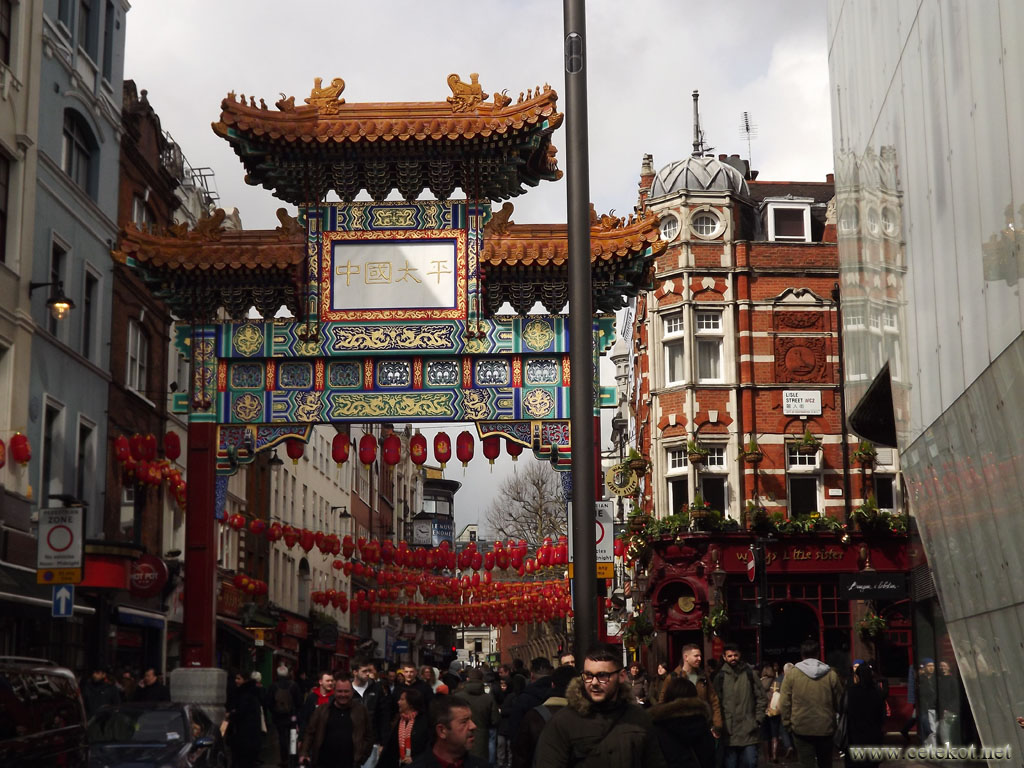 Лондонский Chinatown, главный вход.