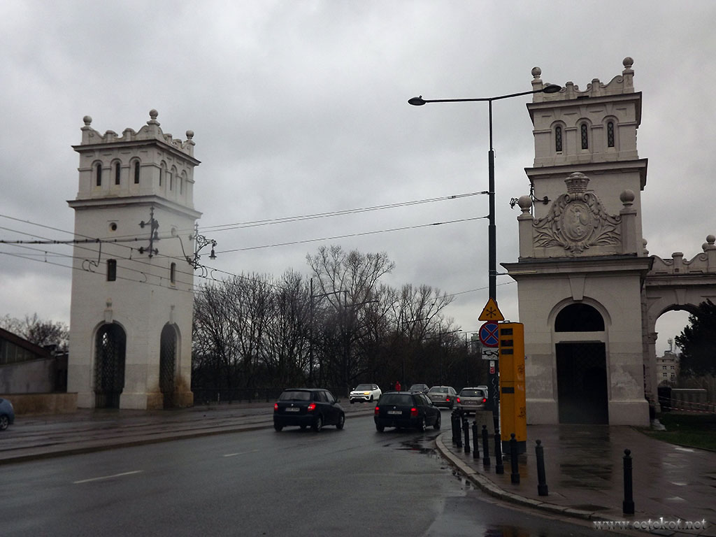 Варшава: въезд на мост через реку.