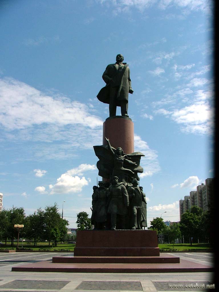 Памятник Ленину у МВД.