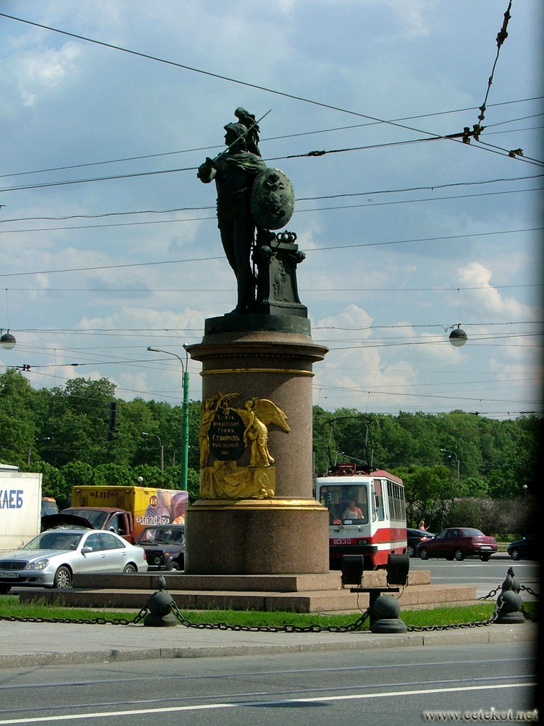 Санкт-Петербург: памятник Суворову.