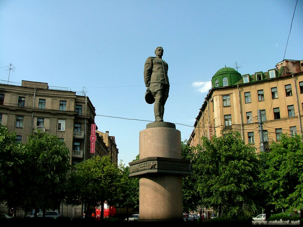 Санкт-Петербург: памятник маршалу Говорову.