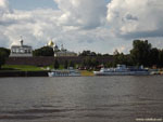 Новгород: вид на Кремль, церковь Входа в Иерусалим с Волхова.
