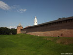 Новгород: кремль, Митрополичья башня со стеной и церковью Сергия Радонежского.