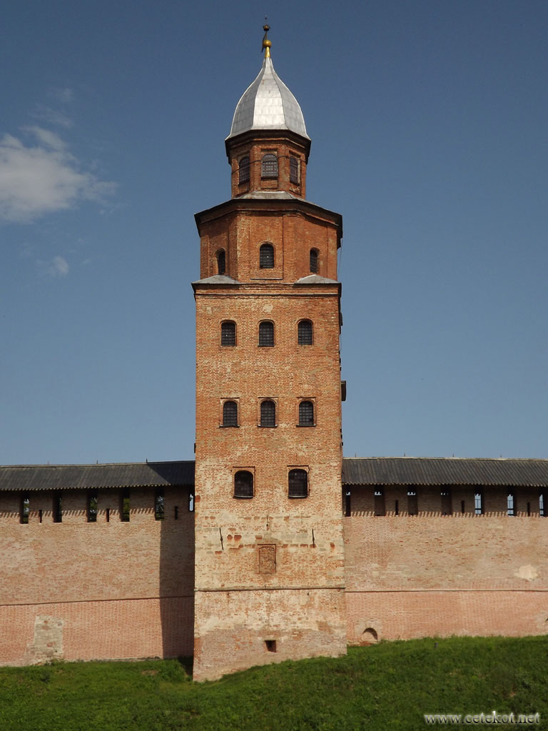 Новгород: кремль, башня Кокуй.