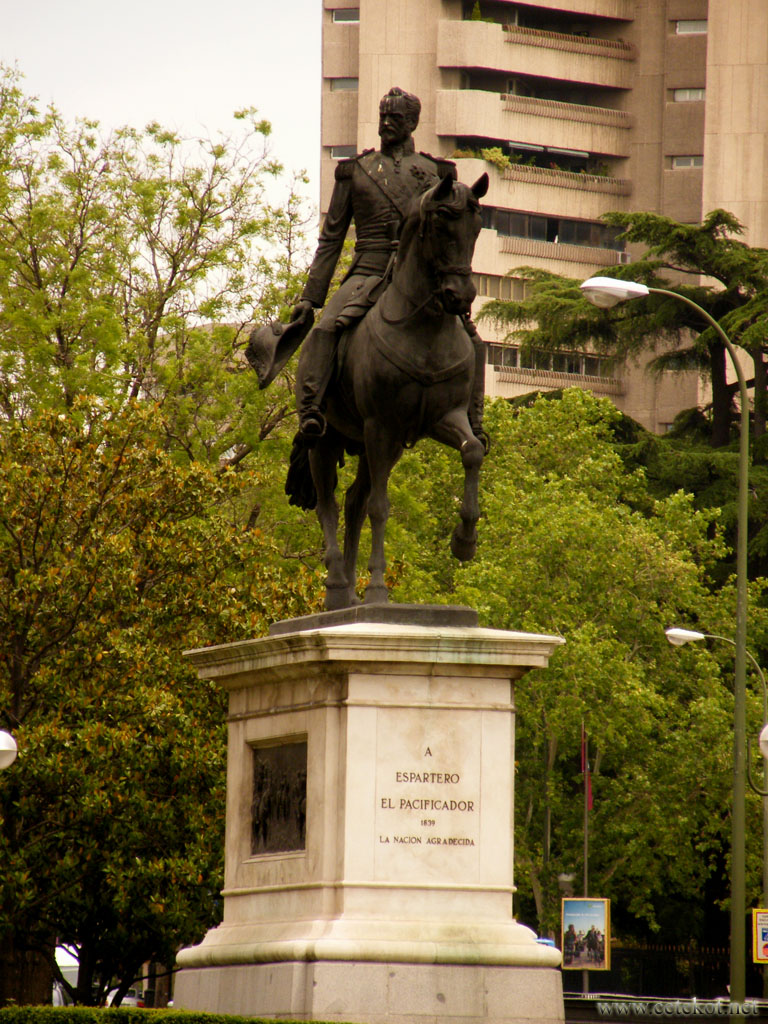 Мадрид: памятник Бальдомеро Эспартеро ( Joaquin Baldomero Fernandes Alvares Espartero ).