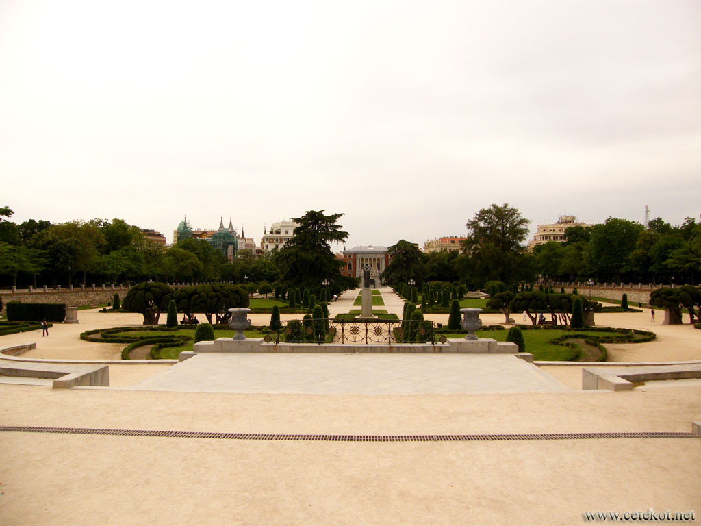 Мадрид: площадь Партерре ( Plaza del Parterre ).