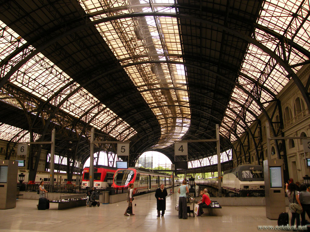 Барселонский вокзал: в ожидании поезда.