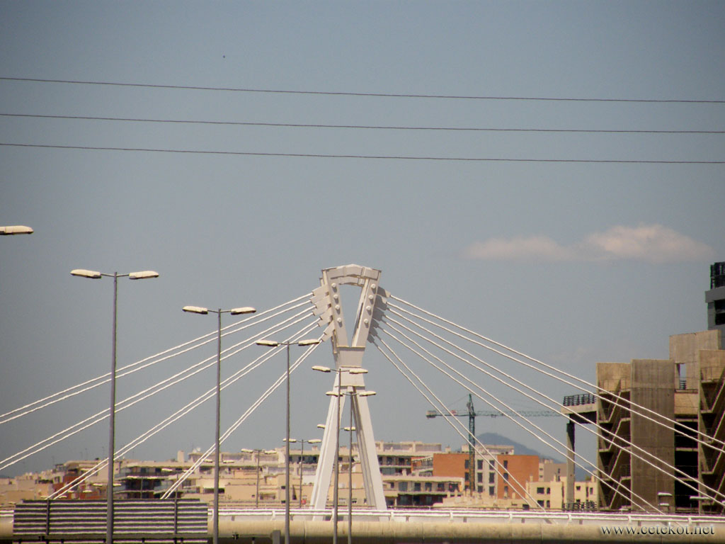 Валенсия: мост через кольцевую.