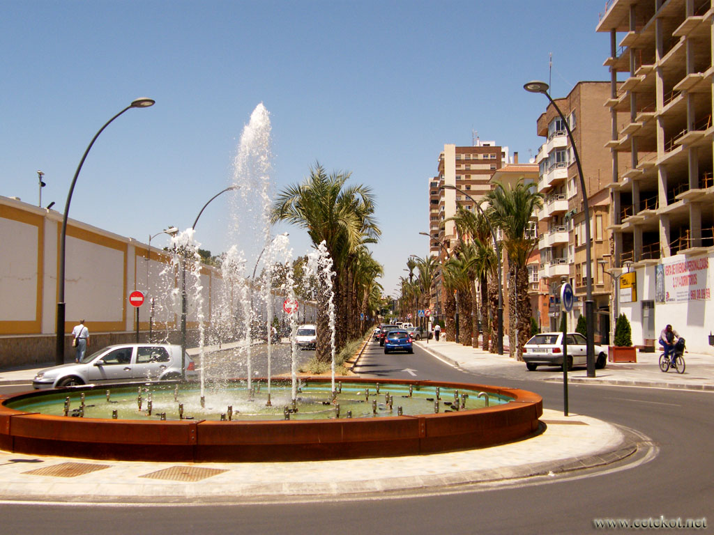 Картахена: фонтан на Calle Real.