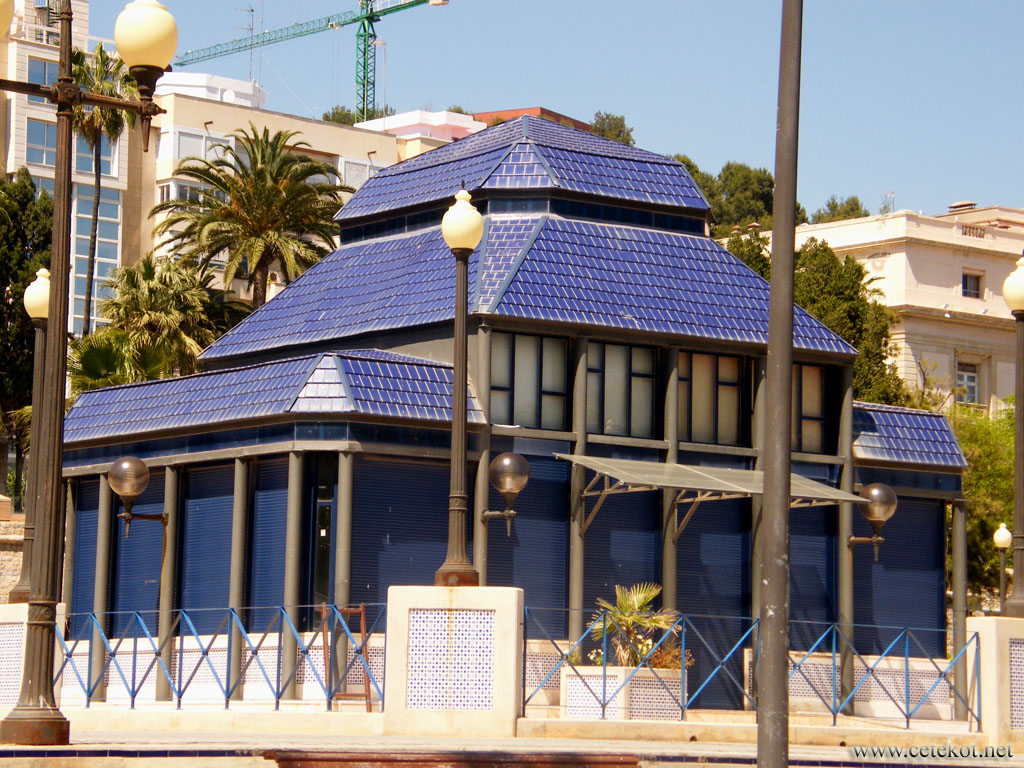 Картахена: домик на набережной.