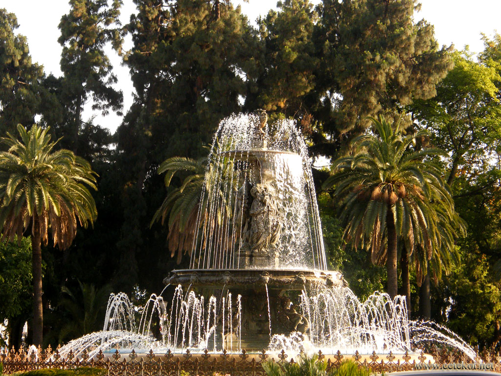 Малага: фонтан на calle de los Curas.