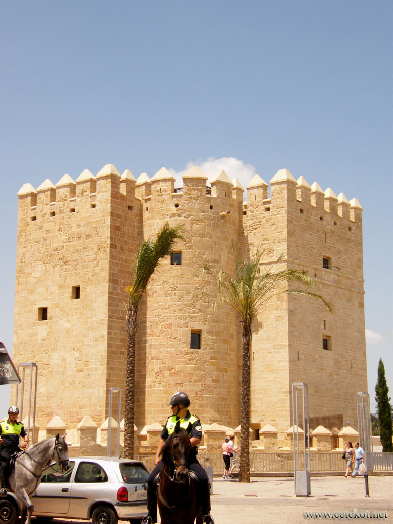 Кордова: башня Калаорра ( Torre de la Calahorra ).