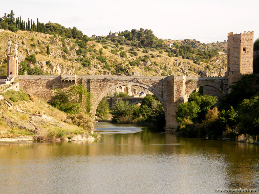 Толедо: мост Алькантара ( Alcántara ).