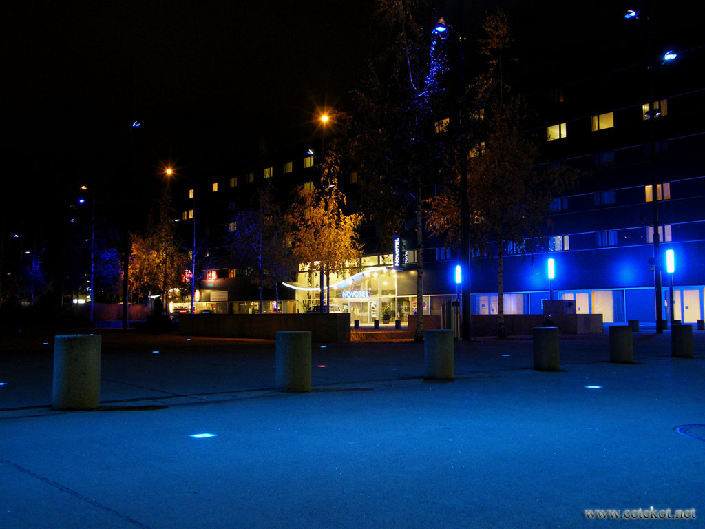 Цюрих. Ночной Технопарк - синие дорожки.