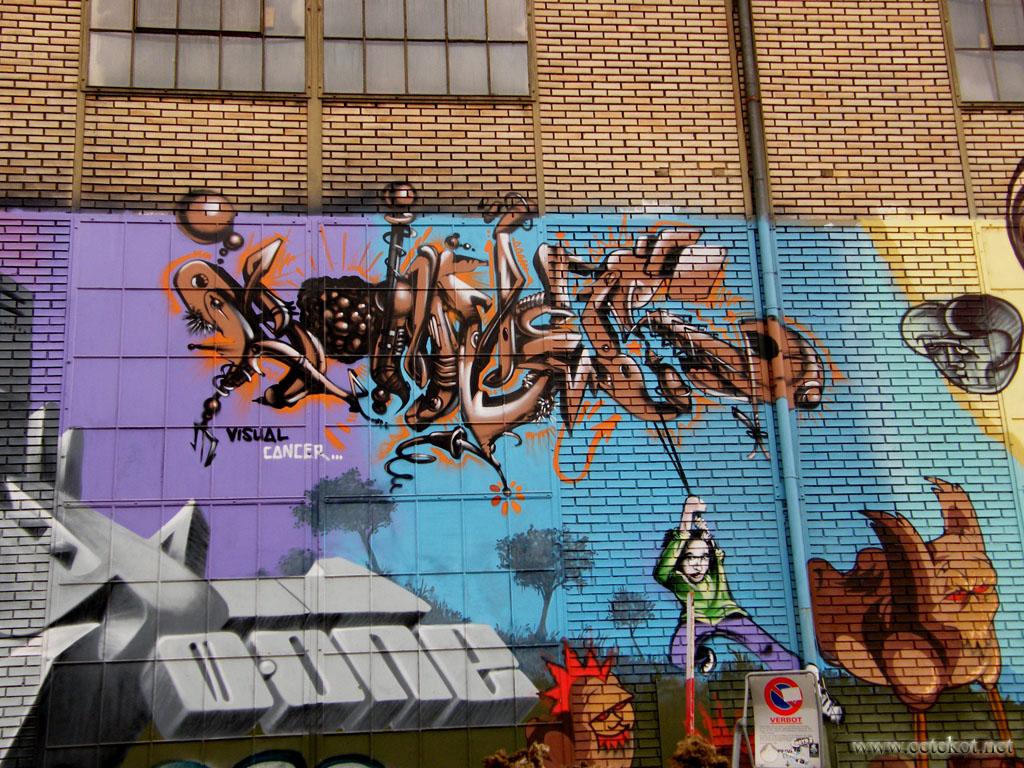 Цюрих: граффити - летающие надписи.