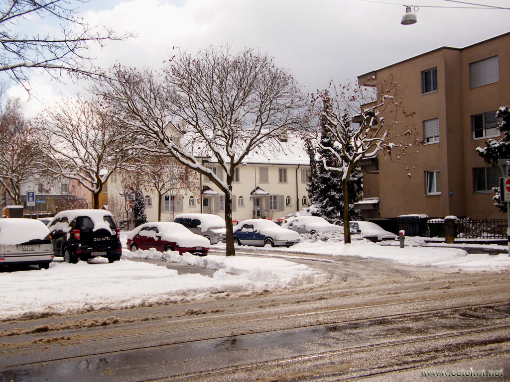 Цюрих: снег в марте коммунальщиков не пугает.
