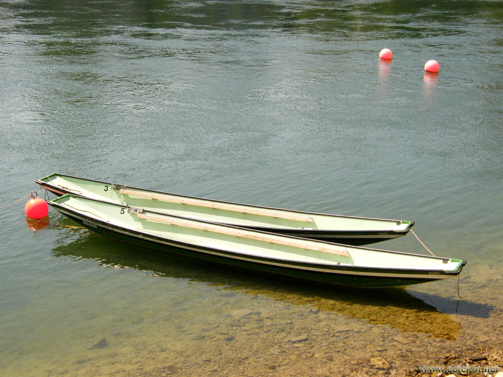 Базель: лодки на Рейне.