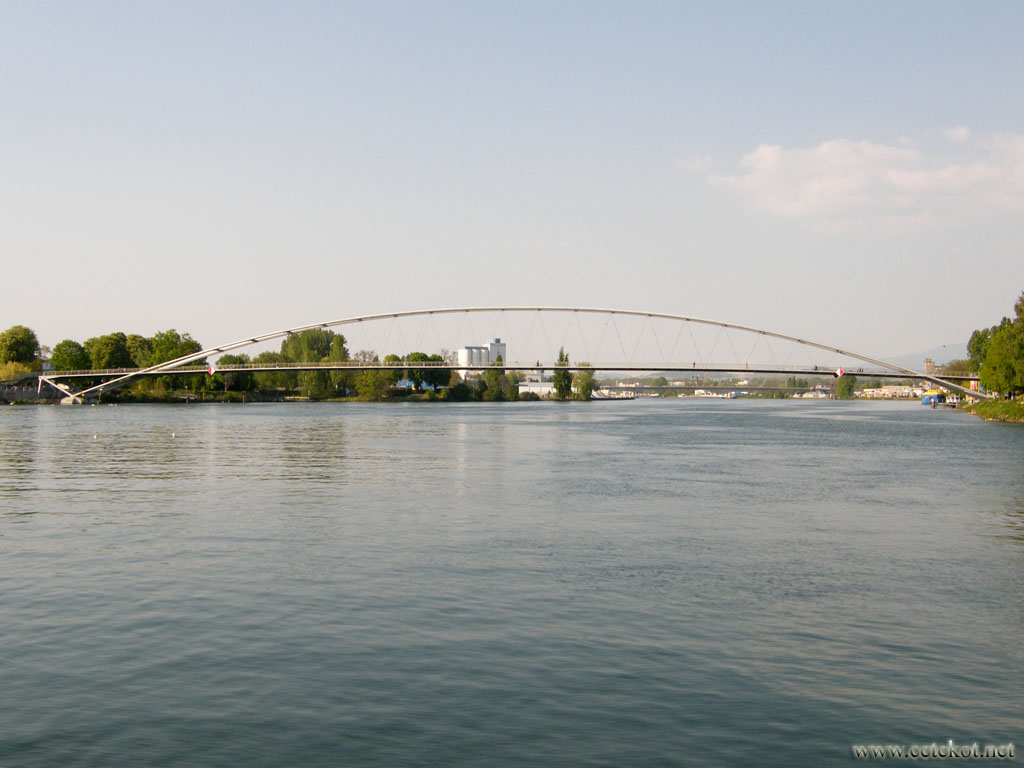 Базель: мост на немецкой стороне.