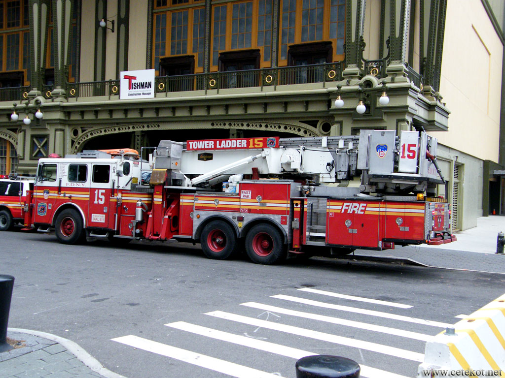 Нью Йорк: пожарная машина.