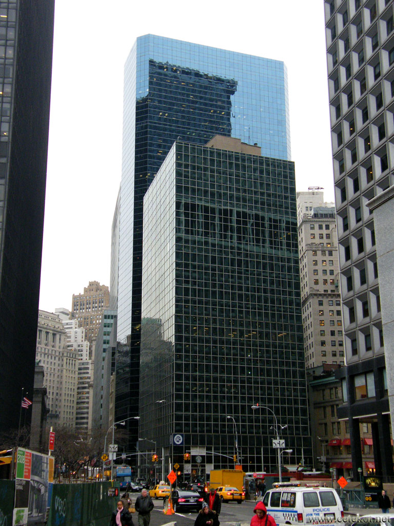 Нью Йорк: стекло и бетон.