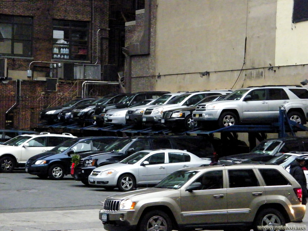 Нью Йорк: компактная парковка.